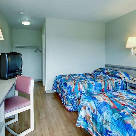 Motel 6 Manhattan Kansas Ngoại thất bức ảnh