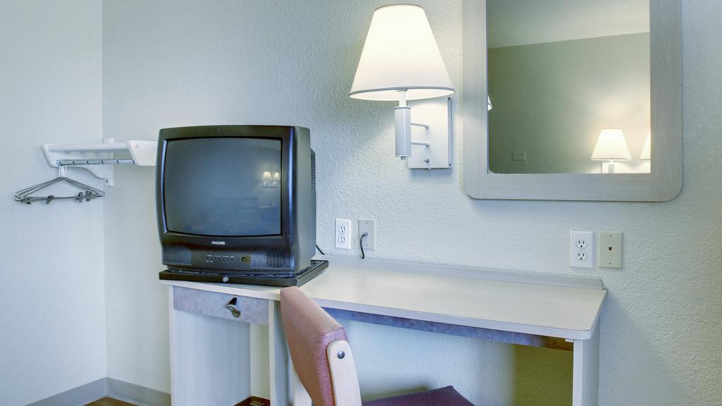 Motel 6 Manhattan Kansas Phòng bức ảnh