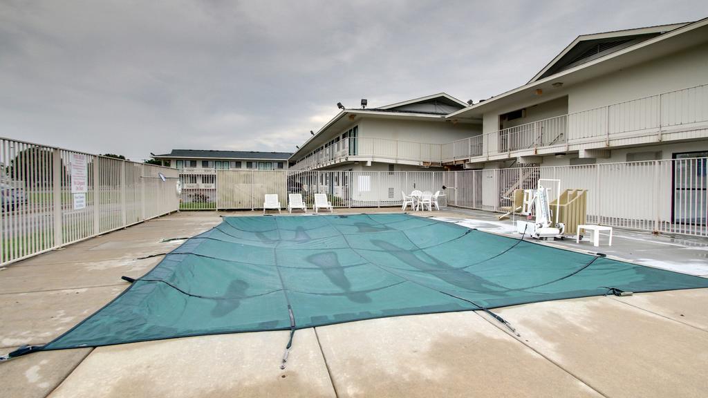 Motel 6 Manhattan Kansas Ngoại thất bức ảnh