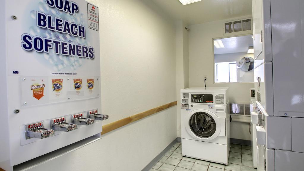 Motel 6 Manhattan Kansas Ngoại thất bức ảnh