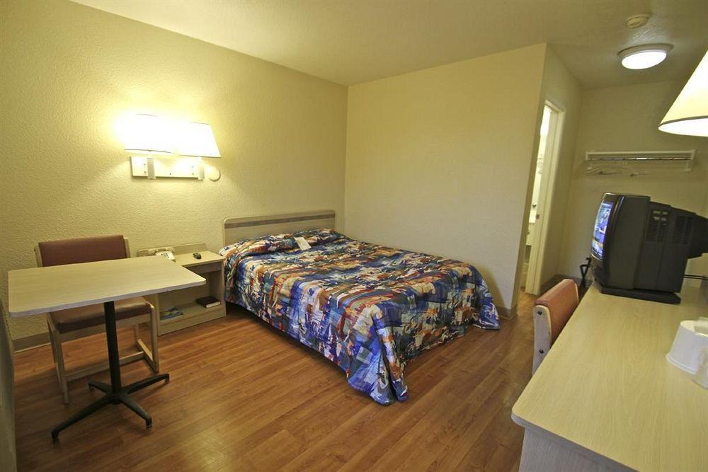 Motel 6 Manhattan Kansas Ngoại thất bức ảnh
