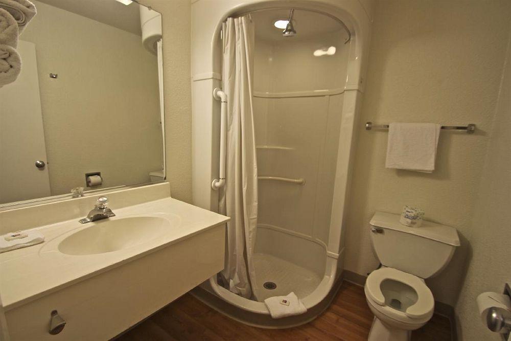 Motel 6 Manhattan Kansas Ngoại thất bức ảnh