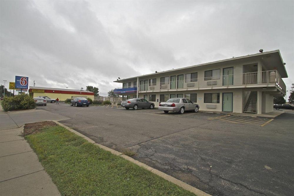 Motel 6 Manhattan Kansas Ngoại thất bức ảnh