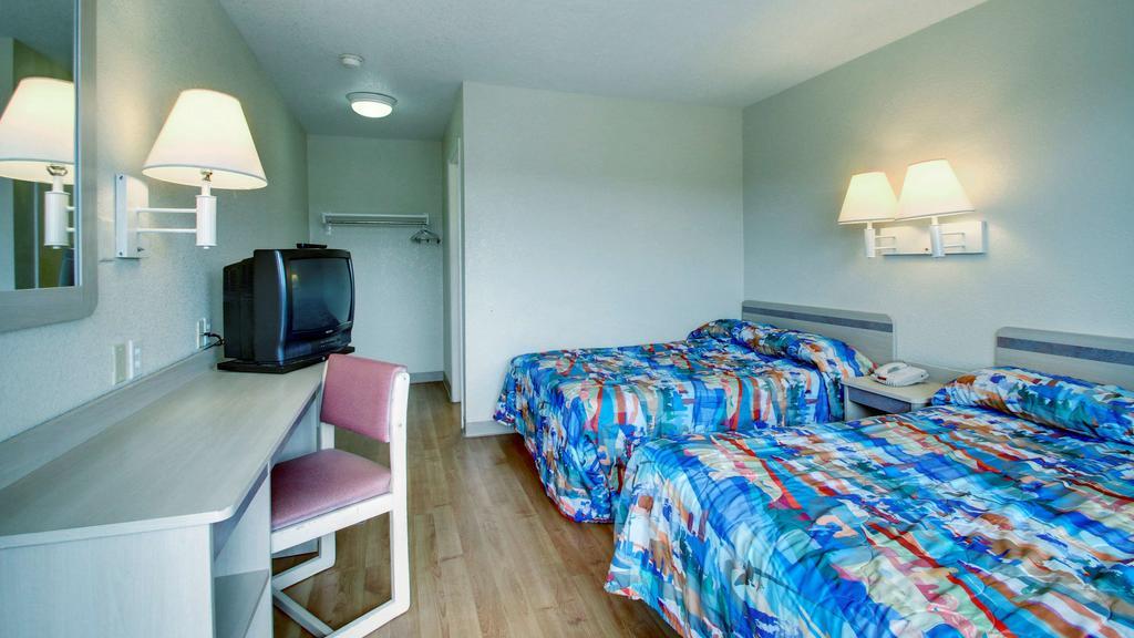 Motel 6 Manhattan Kansas Ngoại thất bức ảnh