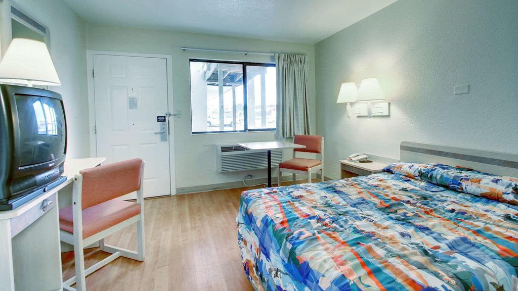 Motel 6 Manhattan Kansas Ngoại thất bức ảnh