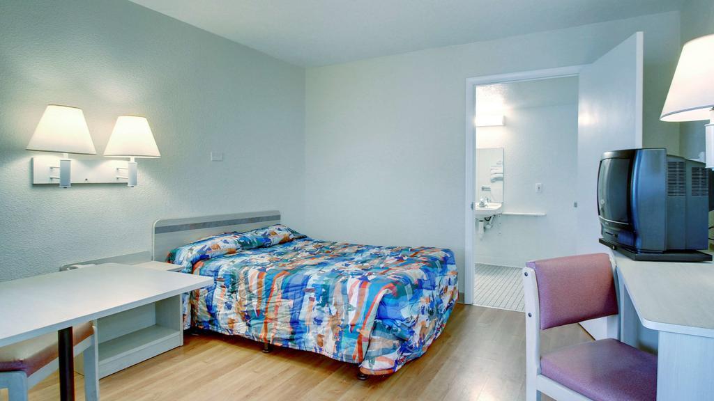 Motel 6 Manhattan Kansas Ngoại thất bức ảnh