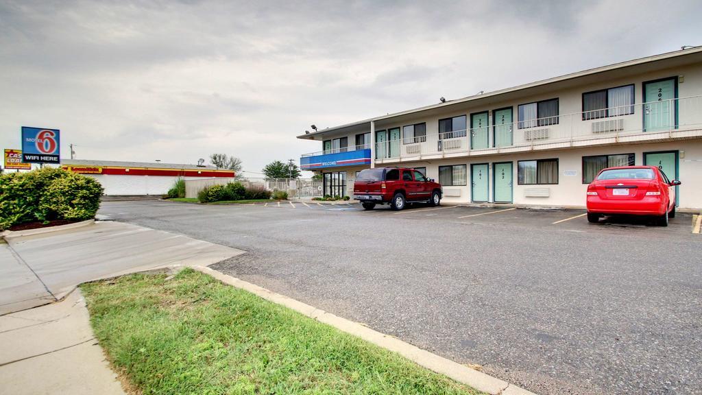Motel 6 Manhattan Kansas Ngoại thất bức ảnh